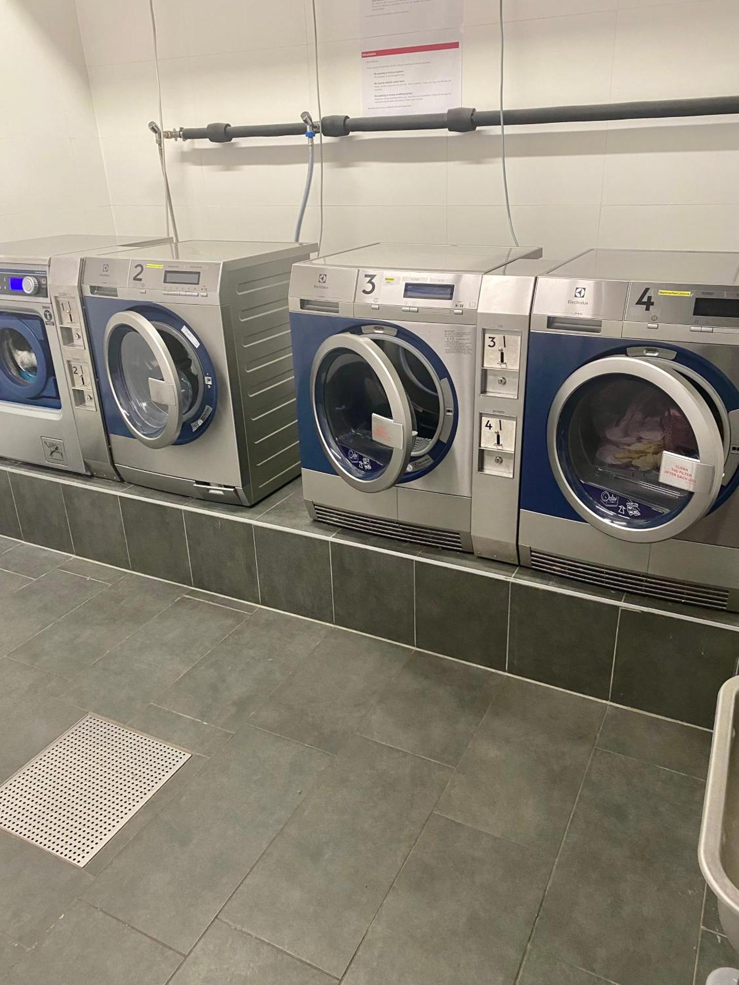 Gruen & Urban - Direkt An Der Therme - 15 Minuten Ins Zentrum Wenen Buitenkant foto